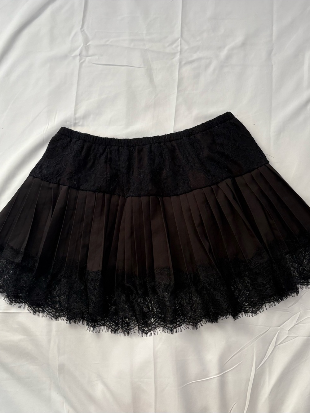 Black Lace Trim Pleated Mini Skirt
